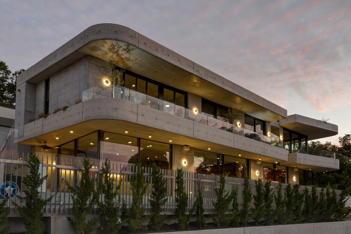 27 Evans Street, Bronte, at dusk